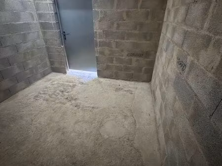 ? garde-meubles / box de stockage sécurisé 24/24
