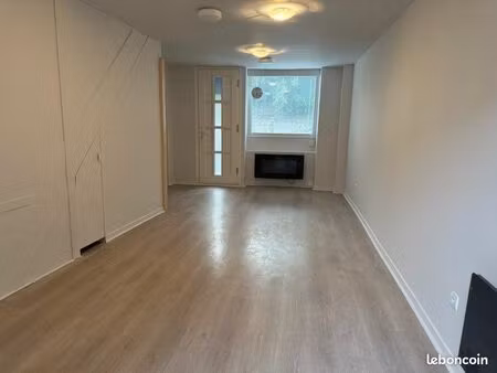 gouvieux centre – local professionnel – environ 60 m² – 3 niveaux – idéal bureaux prix : 9