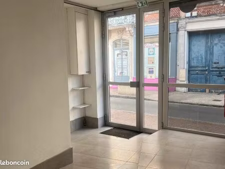 a louer local commercial de 77 m2