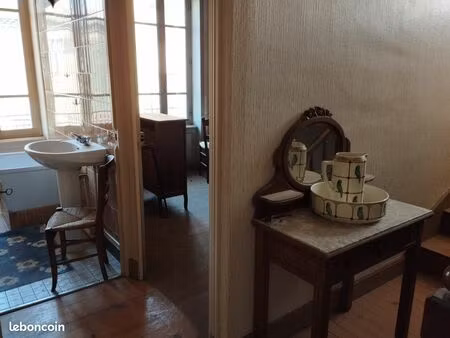 maison à domaize avec grange et jardin