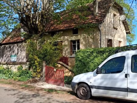 maison ancienne en pierre sur 3 ha de terrain 130 000