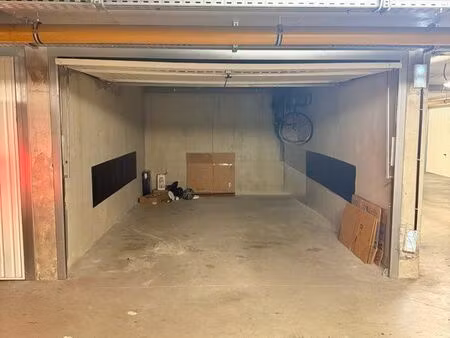 grand garage 22 m² – résidence sécurisée – feyzin