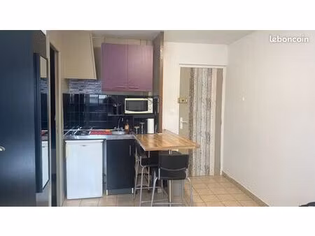 location studio meublé
