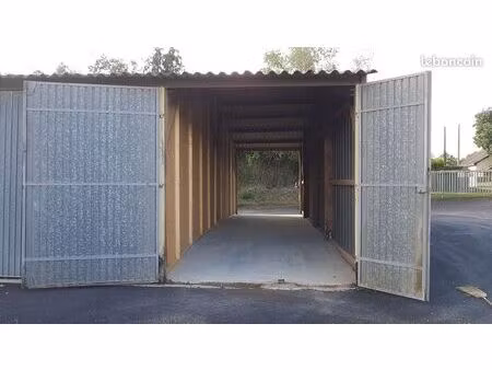 très grand box accès 24/24 caméra de surveillance