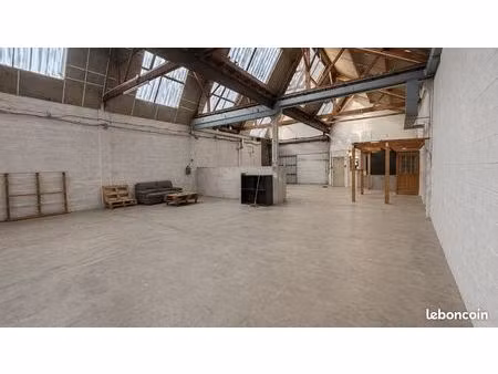 local  hangar hivernage stationnement