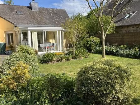 maison 80 m2 centre bourg baulon  jardin et garage  2 chambres et un bureau