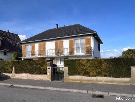 maison 8 pièces 148 m²