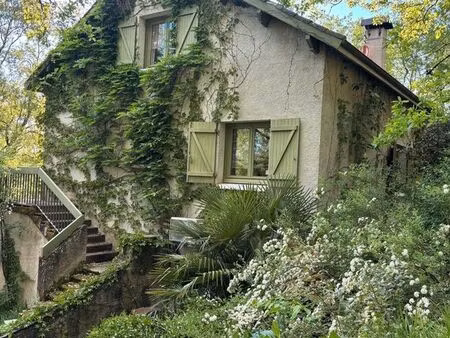 maison lumineuse avec chambres d'hôtes au cœur d'un écrin arboré  proche de tous les servi