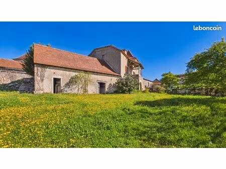 maison 4 pièces 633 m²