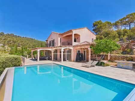villa de luxe à vendre à cotignac