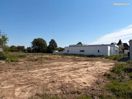 terrain libre de construction - 1153 m² - avec dépendance