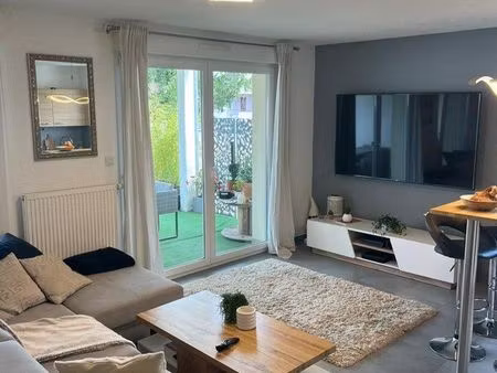 t3 lumineux – terrasse 40m² & garage