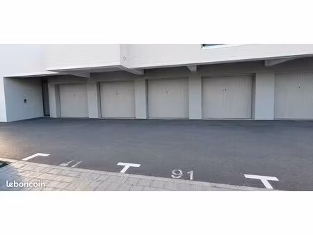 parking/box 1 pièce 20 m²