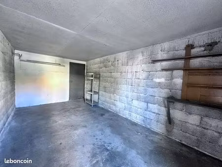 parking/box 1 pièce 16 m²