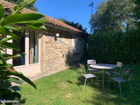 maison de campagne ou gîte avec grande piscine