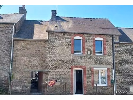 charmante maison en pierre t3 – 65m² – jardin  dépendance  parking – centre bourg laignele