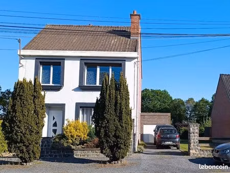 maison individuelle avec garage et jardin