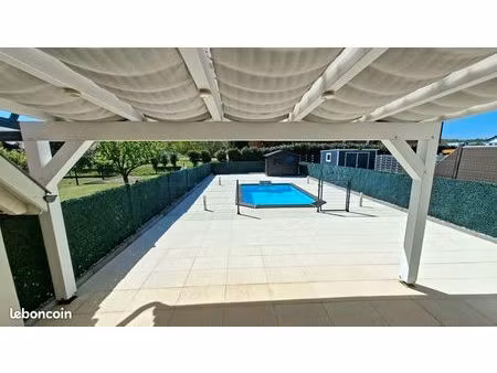 maison mitoyenne 4 pièces avec piscine. disponible immédiatement
