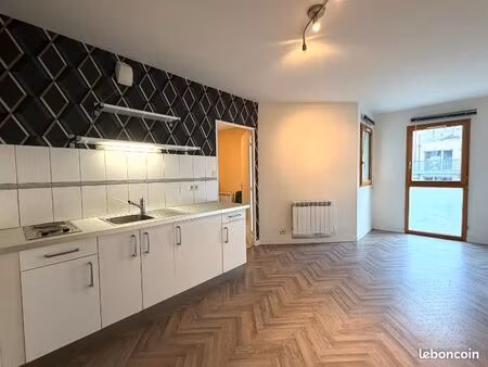 t2 33m2 plein centre de bruz proche campus de ker lann