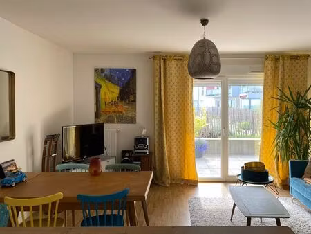 joli t3 meublé avec vaste terrasse