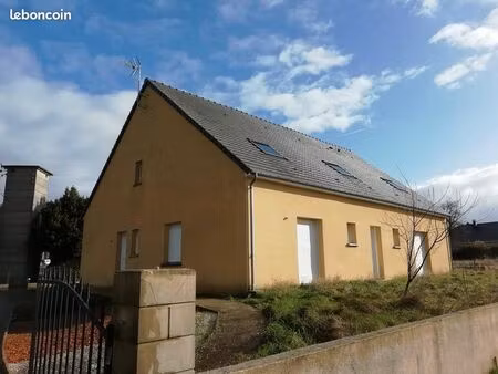 immeuble 4 appartements 1 habitable 3 à finir