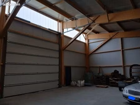 bâtiment isolé 360m2