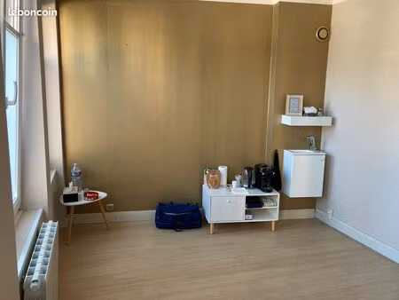 3 bureaux ou local 12m² et salle d'attente 3 / 4 places
