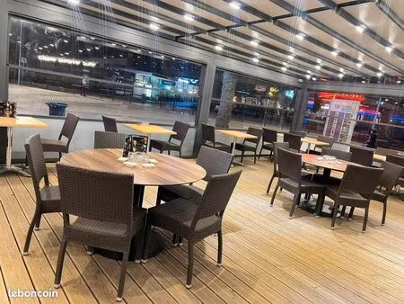 fdc emplacement n1 devant cinéma restaurant traditionnelle