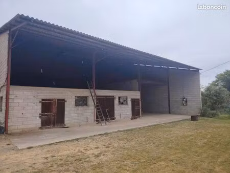 emplacement dans hangar