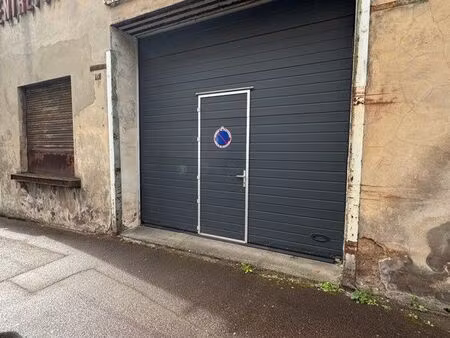 entrepôt 300 m2