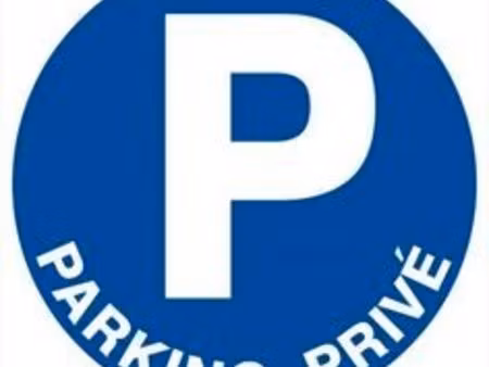 place de parking extérieur