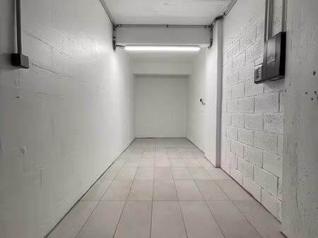 atelier stockage stationnement - borne de recharge électrique