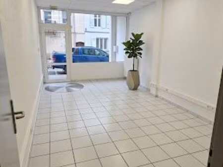 bientot dispo local professionnel 70m2