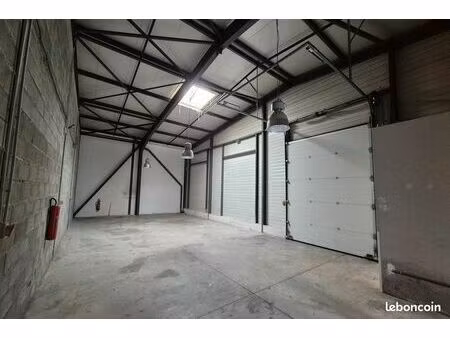 local d'activité 200 m²