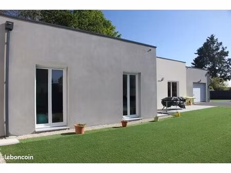 maison (zone non innondable)contemporaine ensoleillée à toit plat  basse consommation de 1