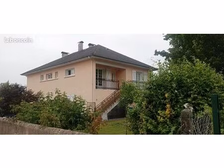maison familiale avec jardin et terrasses – environnement calme proche de pau