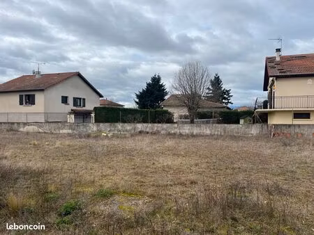terrain plat à saint-just-saint-rambert