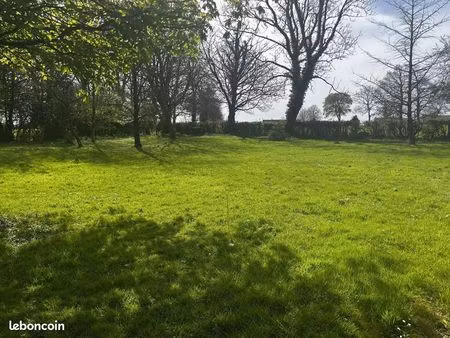 terrain 1768 m² courset
