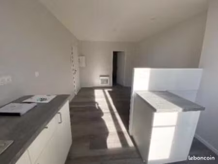 location t2 cinq mars la pile