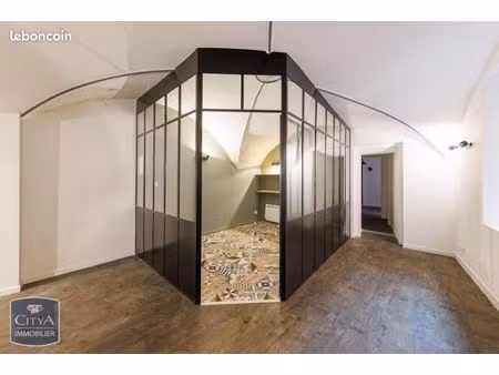 commerce 81 m²