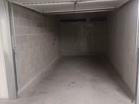 garage / box fermé - bonneville- 18m²