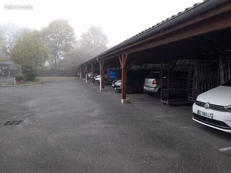 place de parking courverte