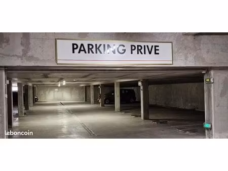 place de parking proche douane moellesulaz