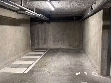 place de parking souterrain