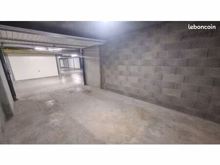 grand garage individuel sécurisé · ville-la-grand