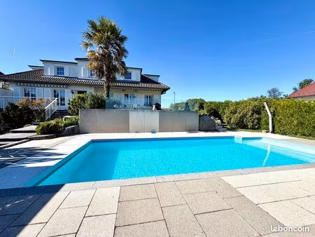 propriété 8 pièces 181 m²