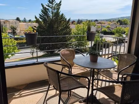 appartement t3 sur anse avec balcon  grenier  garage et commerces à pied