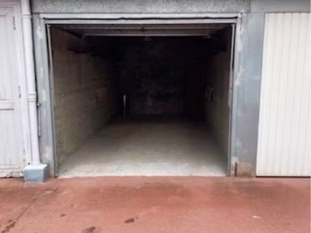 garage fermé + accès sécurisé proche faculté