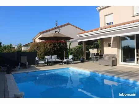 maison contemporaine double garage avec piscine