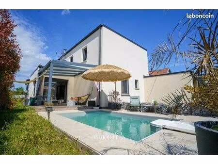 maison 7 pièces 159 m²